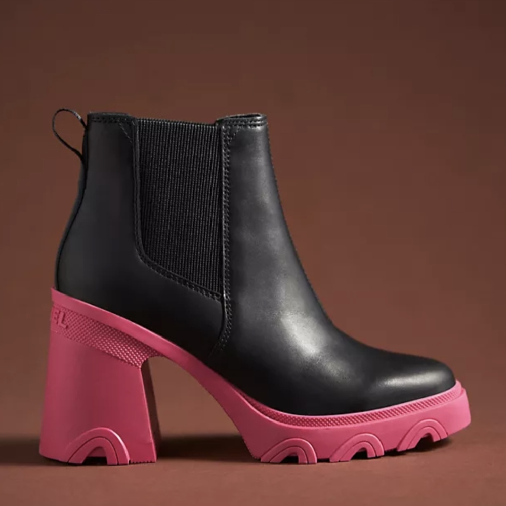NEW || SOREL boots || size 6